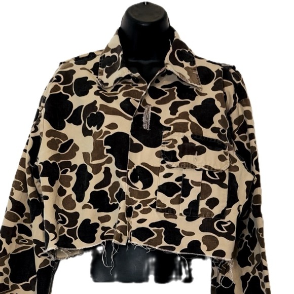 Vintage Duck Bay Camo Jacket Shacket Cropped and distressed size Small - Picture 3 of 11